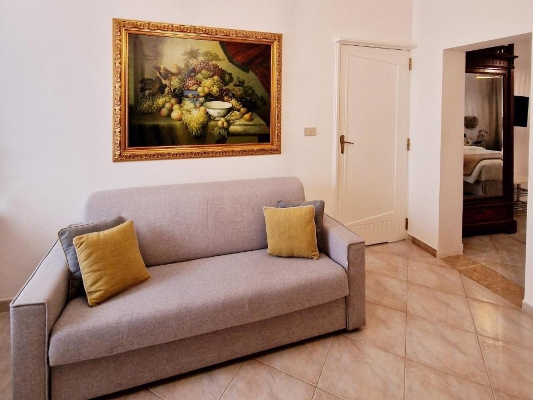 Donna Rosa - Your In Apartment *