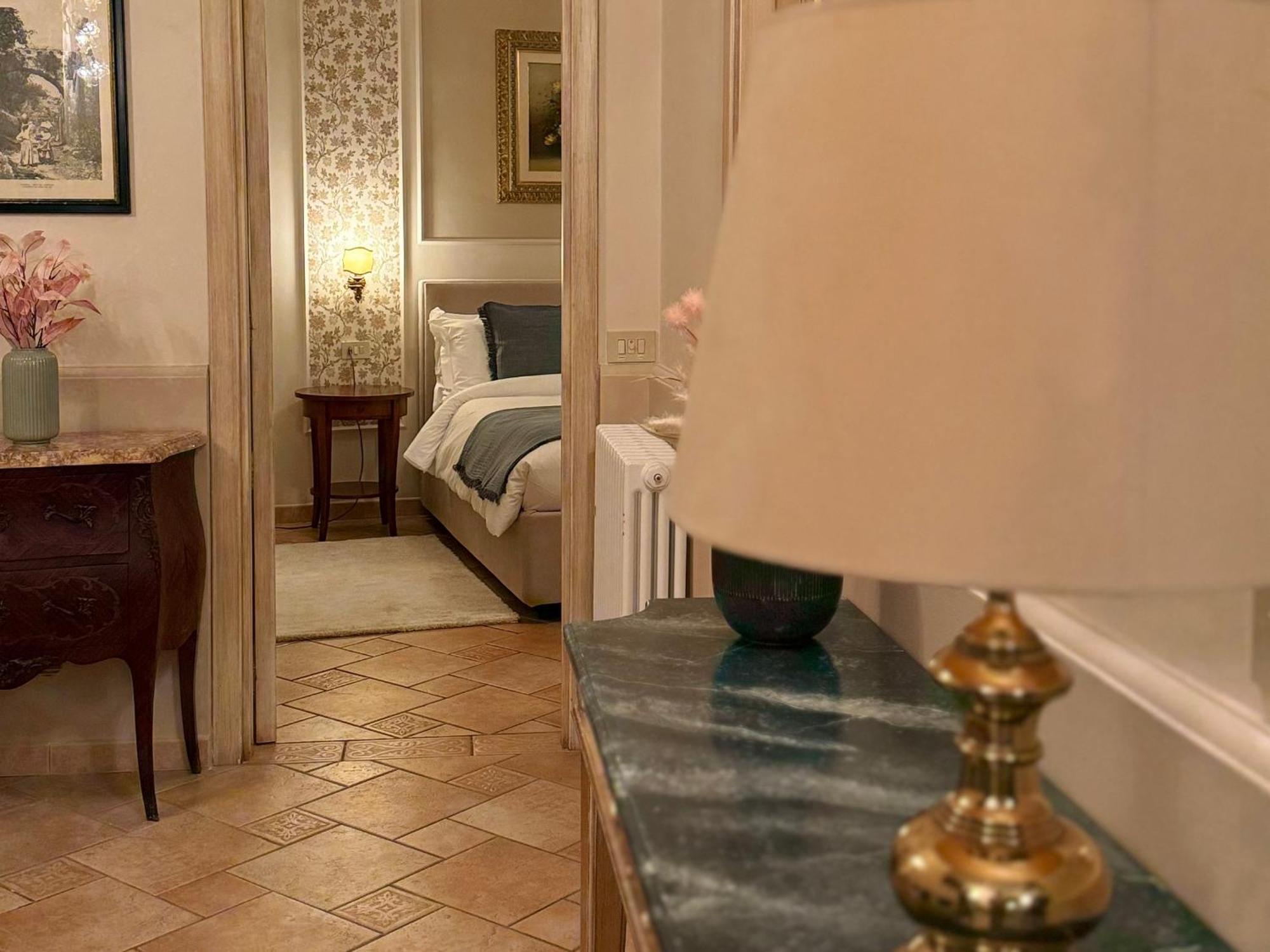 Donna Rosa - Your In Taormina