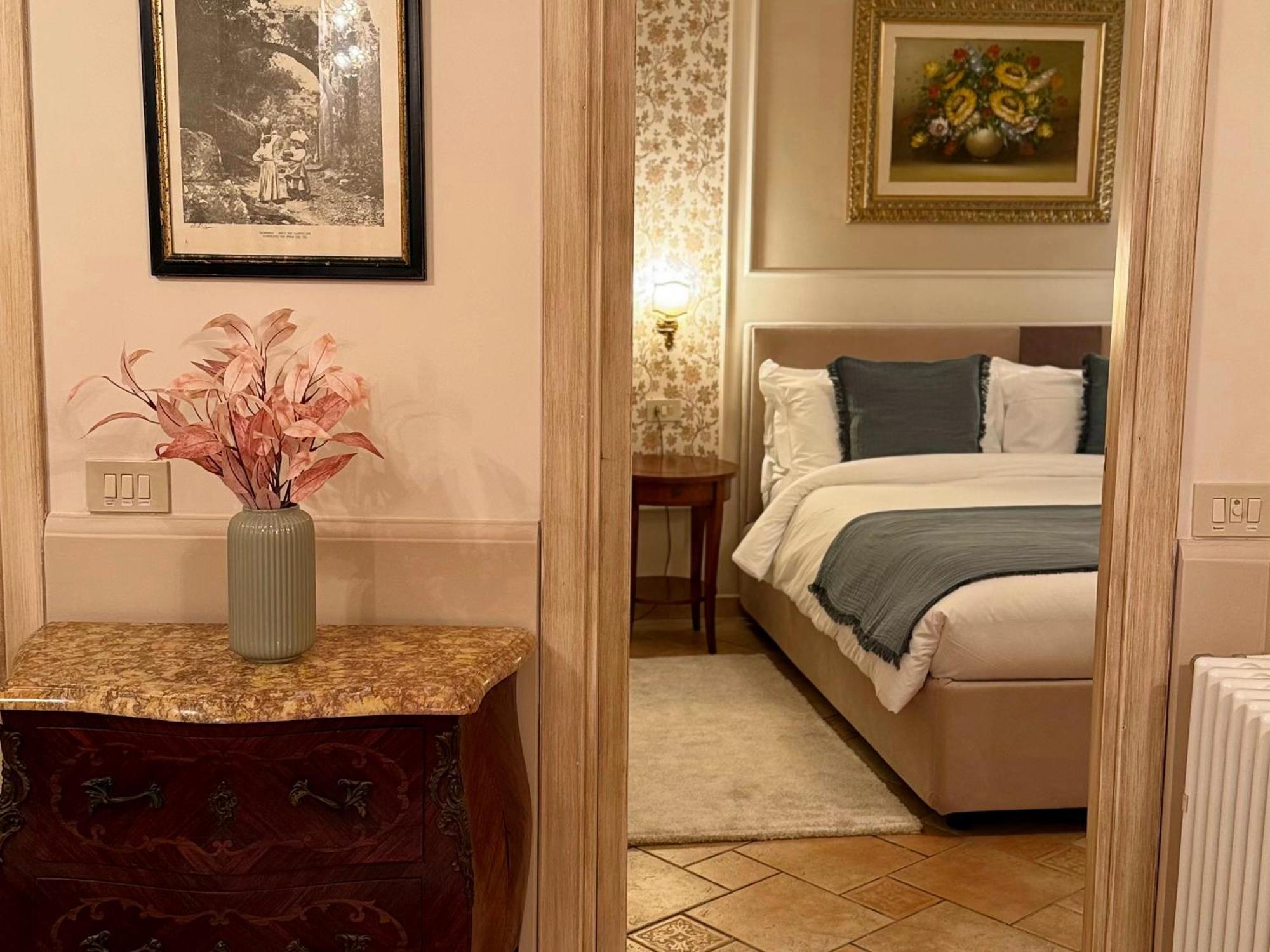 Donna Rosa - Your In Taormina